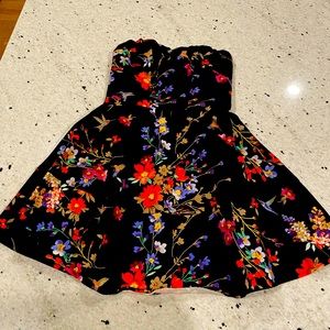 LIKE NEW STRAPLESS DRESS